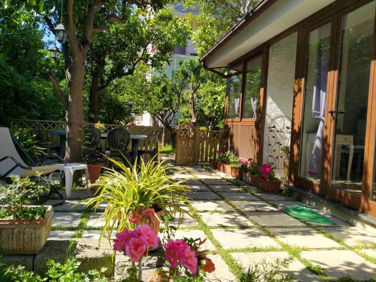 Villino L'Aranceto Sorrentino Bed & Breakfast Мета Екстериор снимка