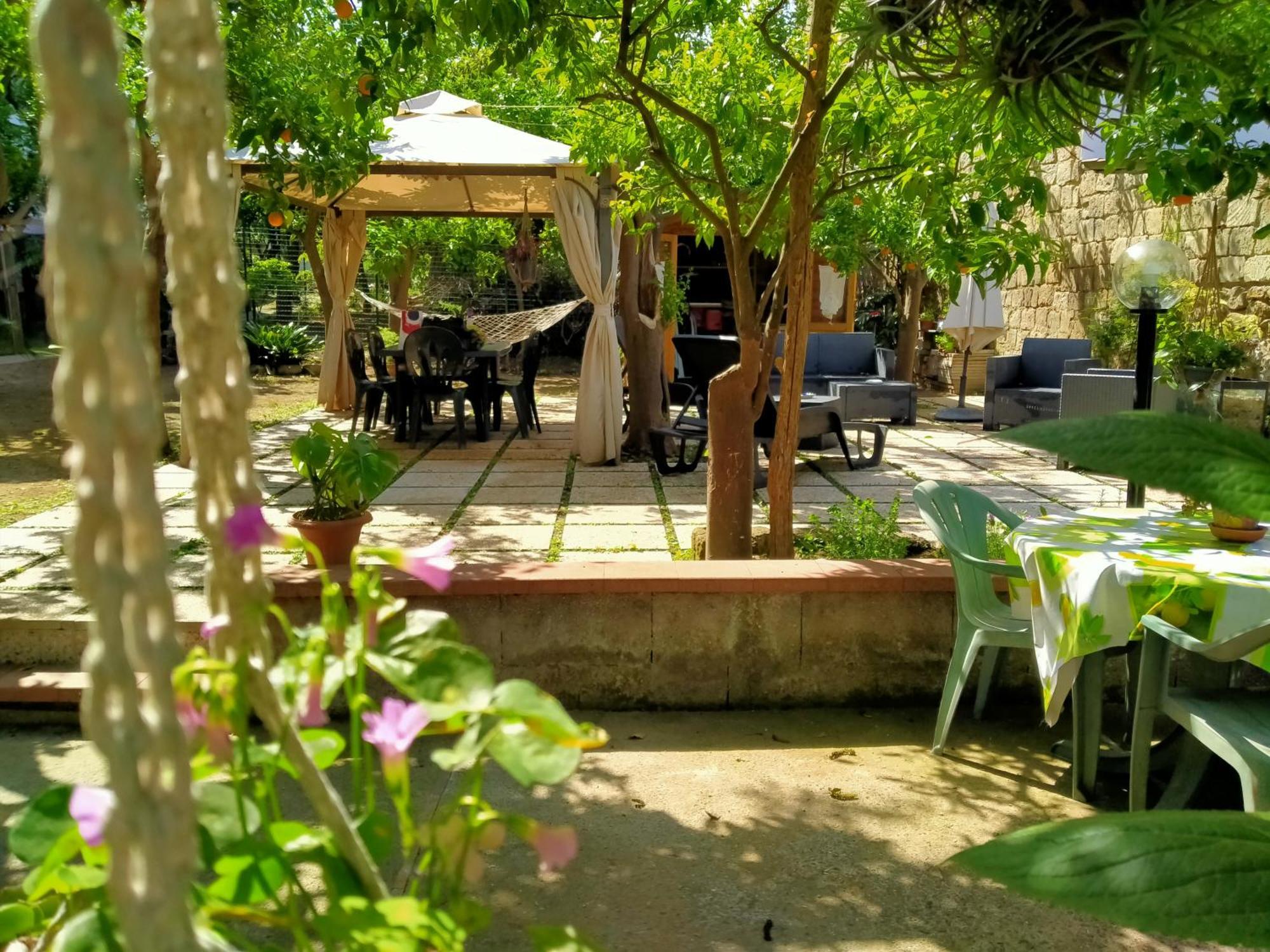 Villino L'Aranceto Sorrentino Bed & Breakfast Мета Стая снимка